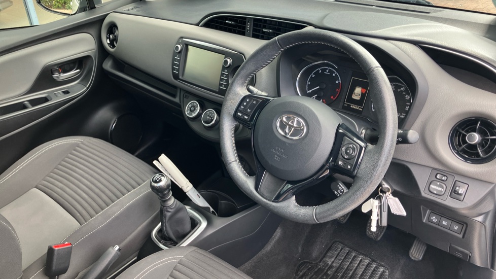 Toyota Yaris 1.5 VVT-i Icon Tech 5dr Petrol Hatchback - Image 34