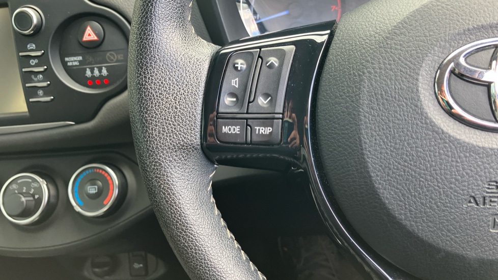 Toyota Yaris 1.5 VVT-i Icon Tech 5dr Petrol Hatchback - Image 36