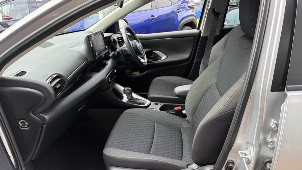 Toyota Yaris 1.5 Hybrid Design 5dr CVT Hybrid Hatchback - Image 5