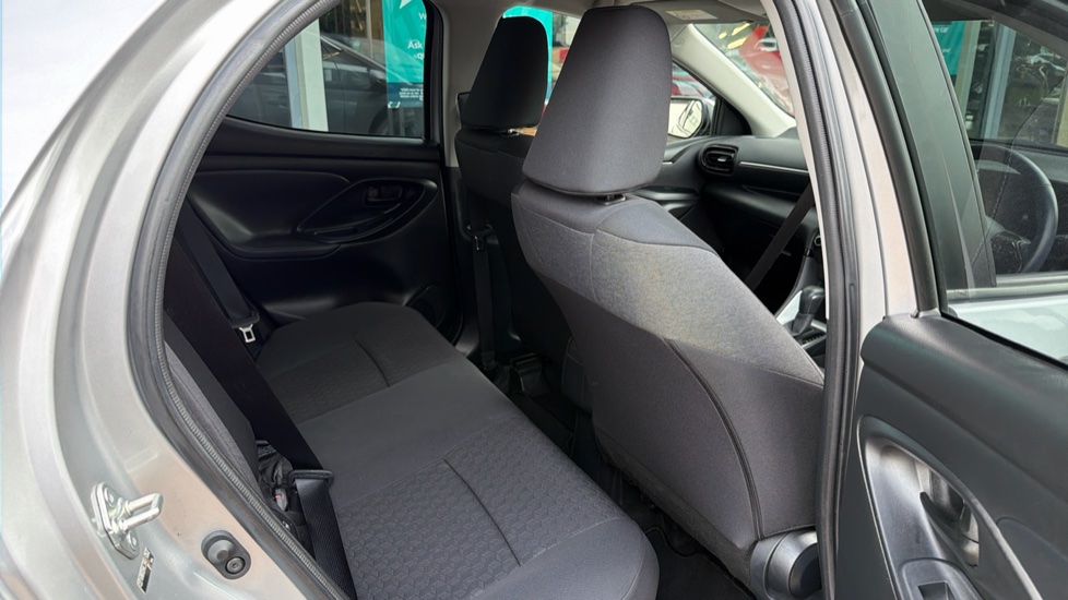 Toyota Yaris 1.5 Hybrid Design 5dr CVT Hybrid Hatchback - Image 8