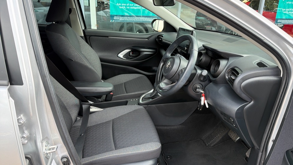Toyota Yaris 1.5 Hybrid Design 5dr CVT Hybrid Hatchback - Image 12