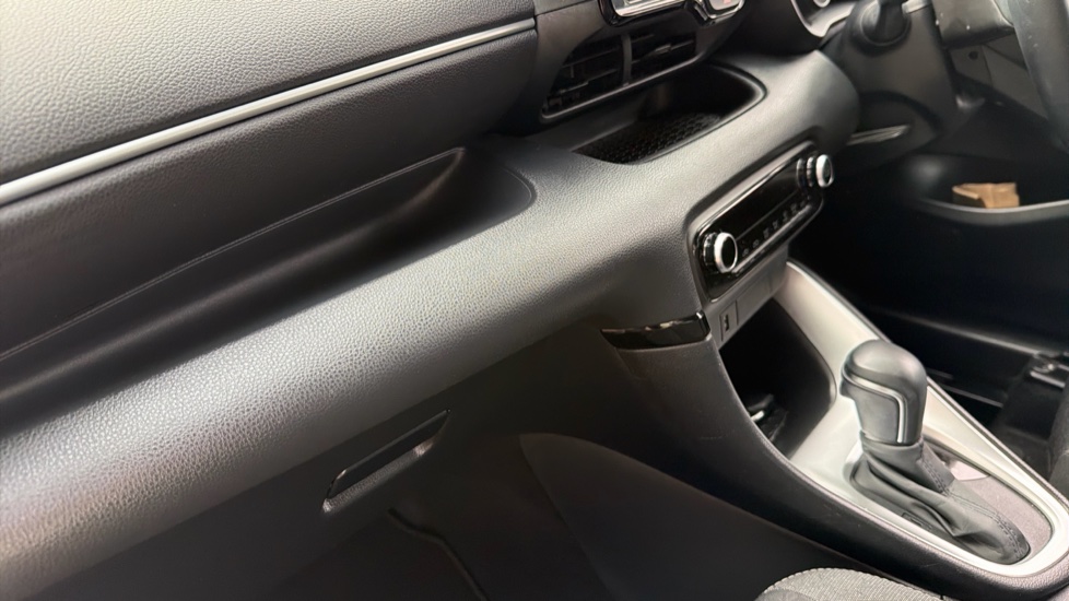 Toyota Yaris 1.5 Hybrid Design 5dr CVT Hybrid Hatchback - Image 16