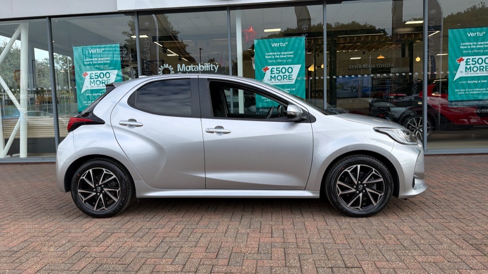 Toyota Yaris 1.5 Hybrid Design 5dr CVT Hybrid Hatchback - Image 23
