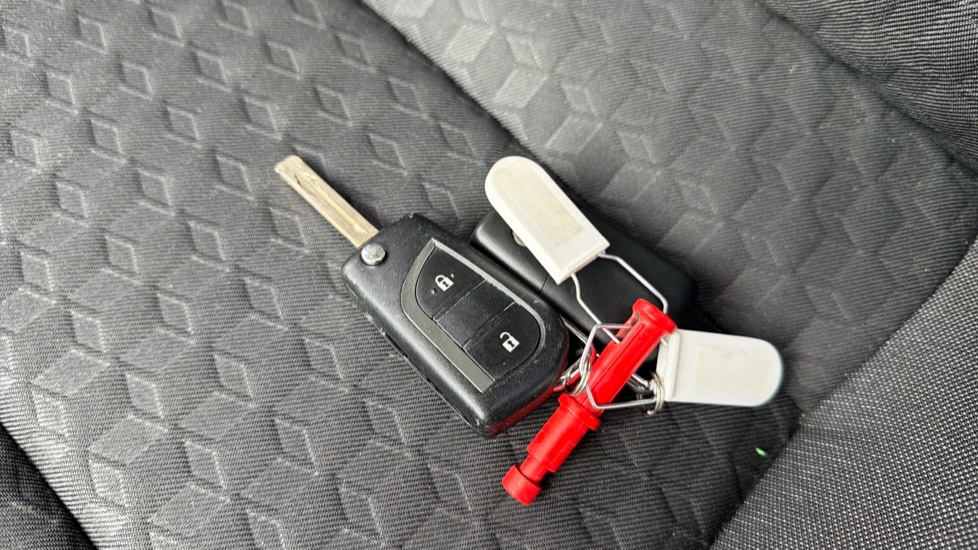 Toyota Yaris 1.5 Hybrid Design 5dr CVT Hybrid Hatchback - Image 28