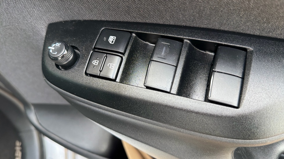 Toyota Yaris 1.5 Hybrid Design 5dr CVT Hybrid Hatchback - Image 35
