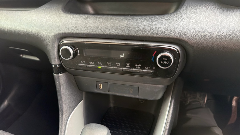 Toyota Yaris 1.5 Hybrid Design 5dr CVT Hybrid Hatchback - Image 38