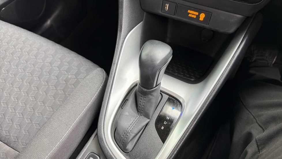 Toyota Yaris 1.5 Hybrid Design 5dr CVT Hybrid Hatchback - Image 39