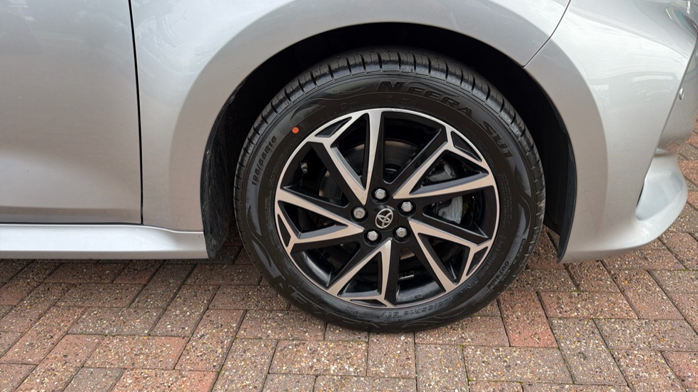 Toyota Yaris 1.5 Hybrid Design 5dr CVT Hybrid Hatchback - Image 40