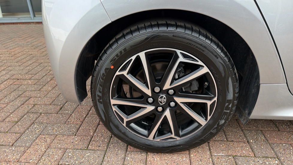 Toyota Yaris 1.5 Hybrid Design 5dr CVT Hybrid Hatchback - Image 41