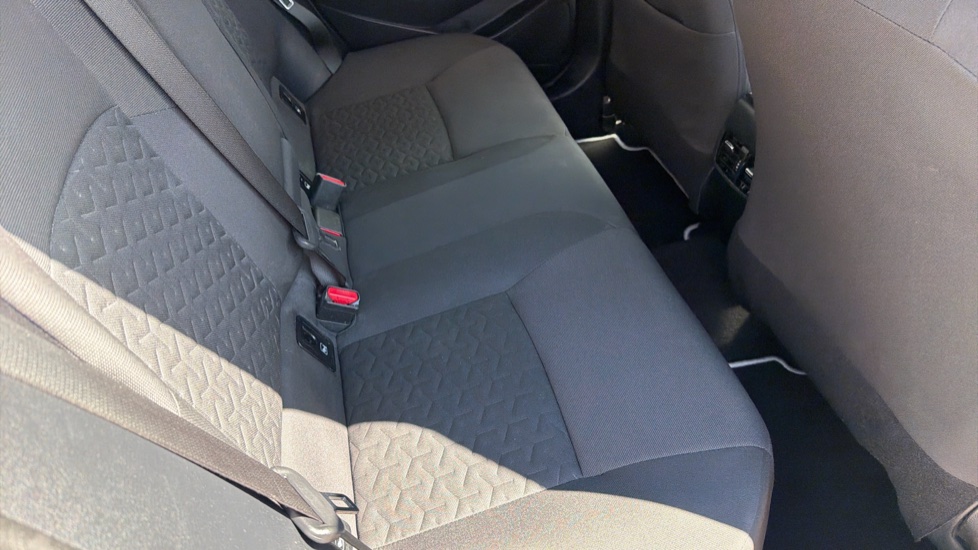 Toyota Corolla 1.8 VVT-i Hybrid Icon 5dr CVT Hybrid Estate - Image 17
