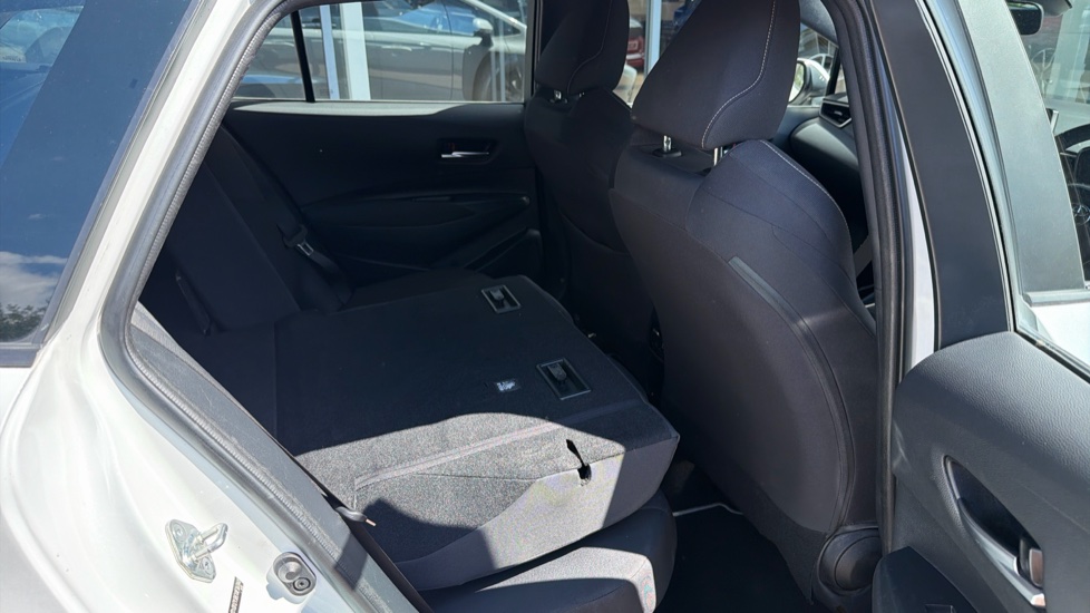 Toyota Corolla 1.8 VVT-i Hybrid Icon 5dr CVT Hybrid Estate - Image 18