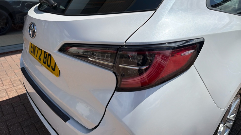 Toyota Corolla 1.8 VVT-i Hybrid Icon 5dr CVT Hybrid Estate - Image 21
