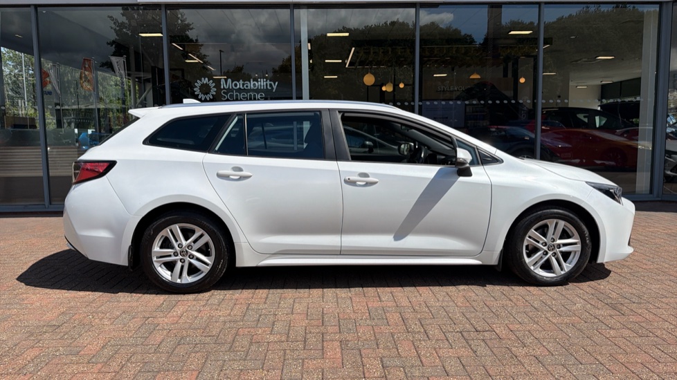 Toyota Corolla 1.8 VVT-i Hybrid Icon 5dr CVT Hybrid Estate - Image 23