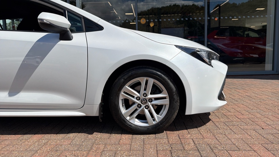 Toyota Corolla 1.8 VVT-i Hybrid Icon 5dr CVT Hybrid Estate - Image 25