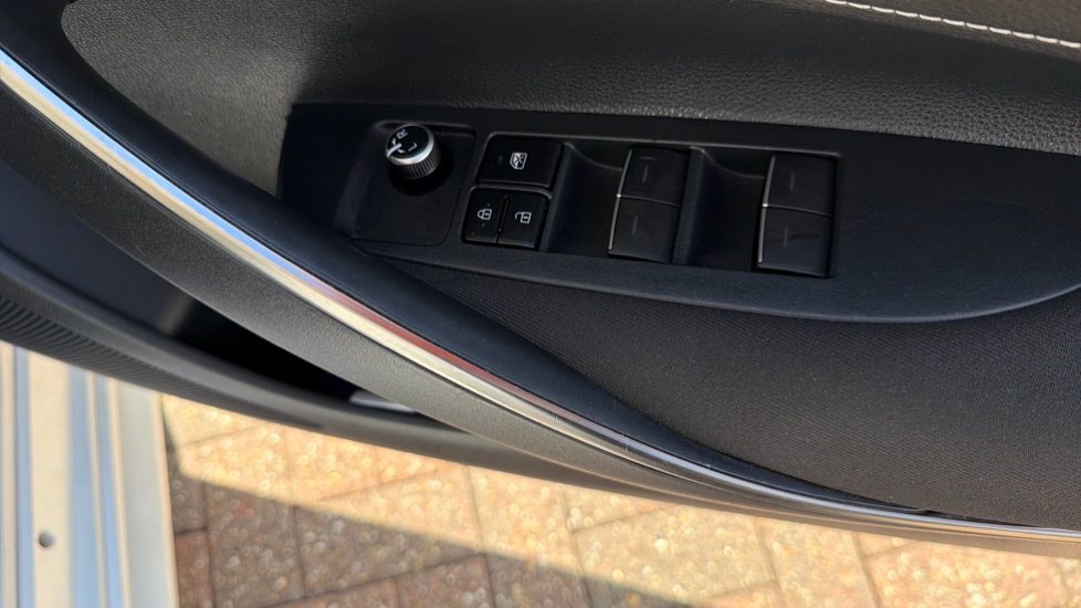 Toyota Corolla 1.8 VVT-i Hybrid Icon 5dr CVT Hybrid Estate - Image 35