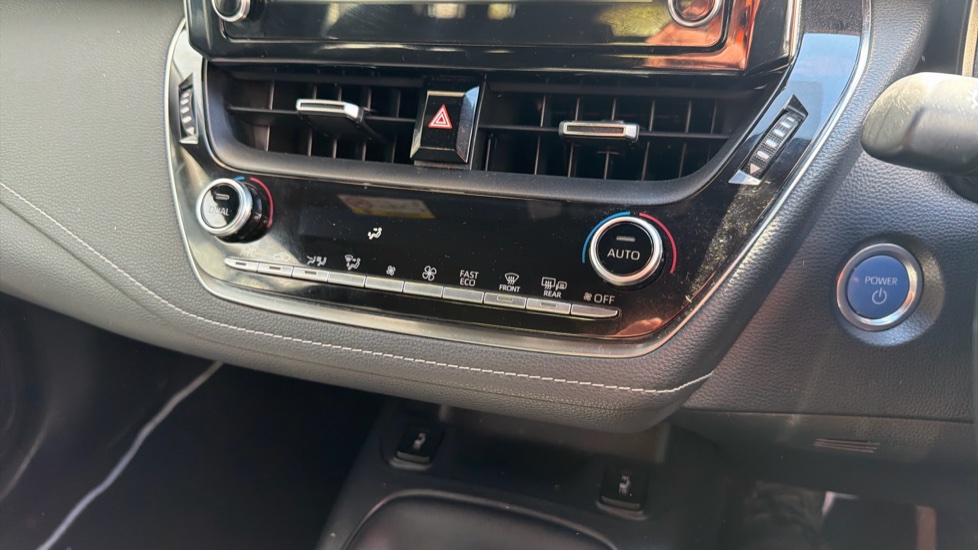 Toyota Corolla 1.8 VVT-i Hybrid Icon 5dr CVT Hybrid Estate - Image 38