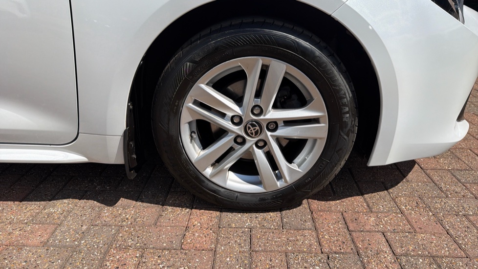 Toyota Corolla 1.8 VVT-i Hybrid Icon 5dr CVT Hybrid Estate - Image 40