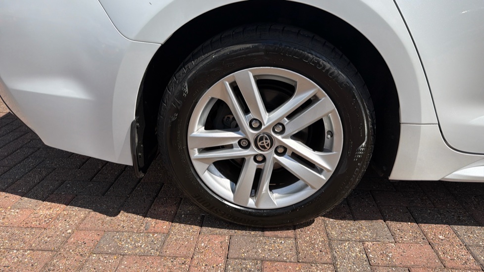 Toyota Corolla 1.8 VVT-i Hybrid Icon 5dr CVT Hybrid Estate - Image 41