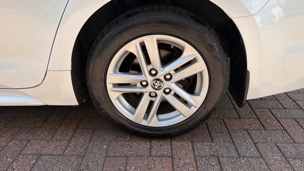 Toyota Corolla 1.8 VVT-i Hybrid Icon 5dr CVT Hybrid Estate - Image 43