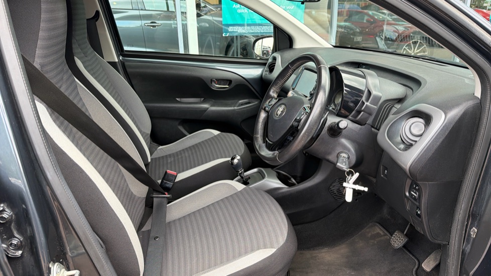 Toyota Aygo 1.0 VVT-i X-Press 5dr x-shift Petrol Hatchback - Image 12