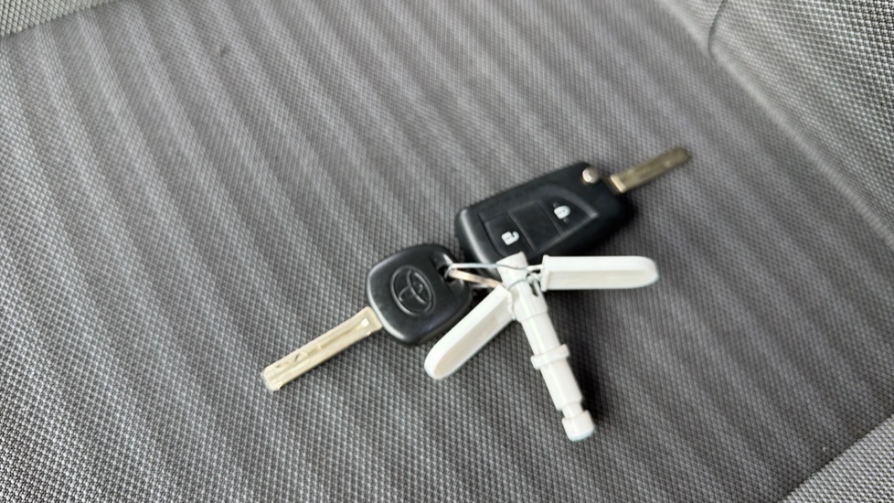 Toyota Aygo 1.0 VVT-i X-Press 5dr x-shift Petrol Hatchback - Image 28
