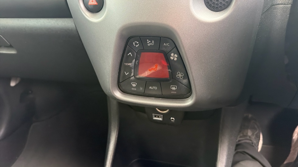 Toyota Aygo 1.0 VVT-i X-Press 5dr x-shift Petrol Hatchback - Image 38