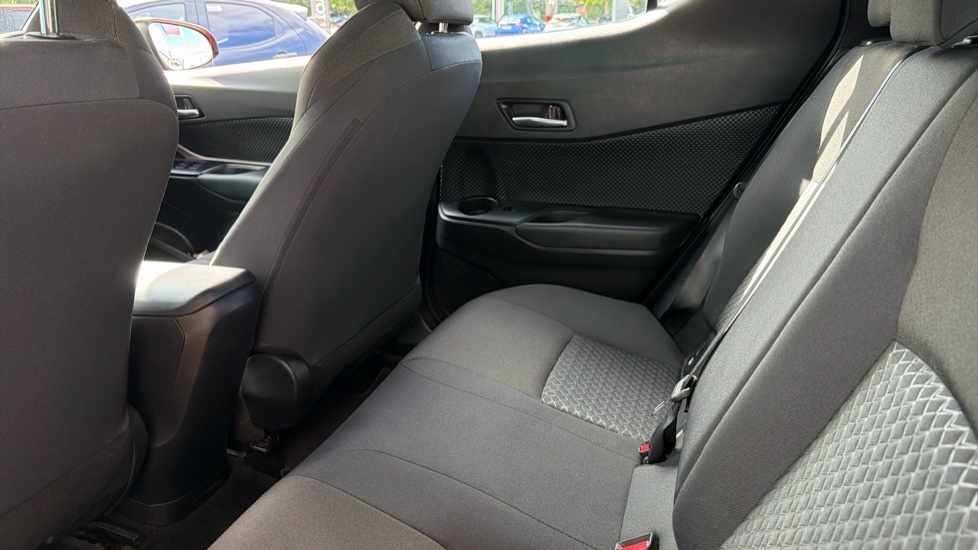 Toyota C-HR 1.8 Hybrid Icon 5dr CVT Hybrid Hatchback - Image 15