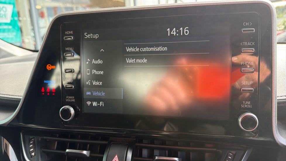 Toyota C-HR 1.8 Hybrid Icon 5dr CVT Hybrid Hatchback - Image 31