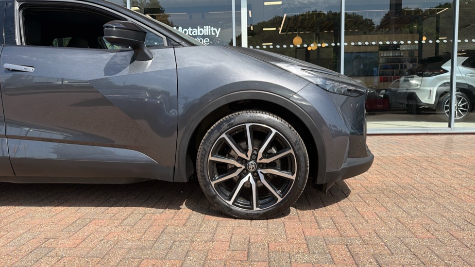 Toyota C-HR 2.0 PHEV GR Sport 5dr CVT Hatchback - Image 25