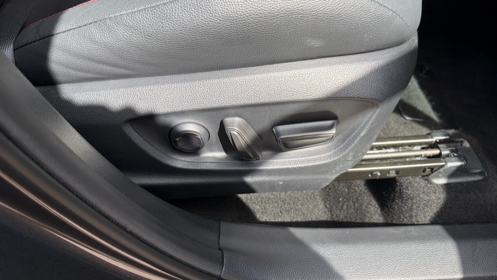 Toyota C-HR 2.0 PHEV GR Sport 5dr CVT Hatchback - Image 37