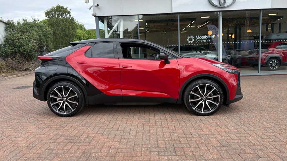 Toyota C-HR 2.0 PHEV GR Sport 5dr CVT Hatchback - Image 23