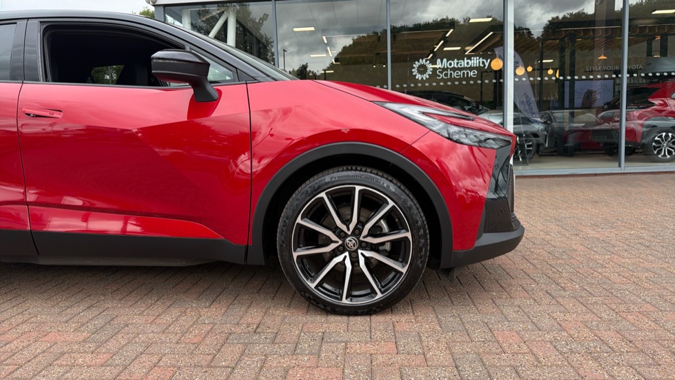 Toyota C-HR 2.0 PHEV GR Sport 5dr CVT Hatchback - Image 25
