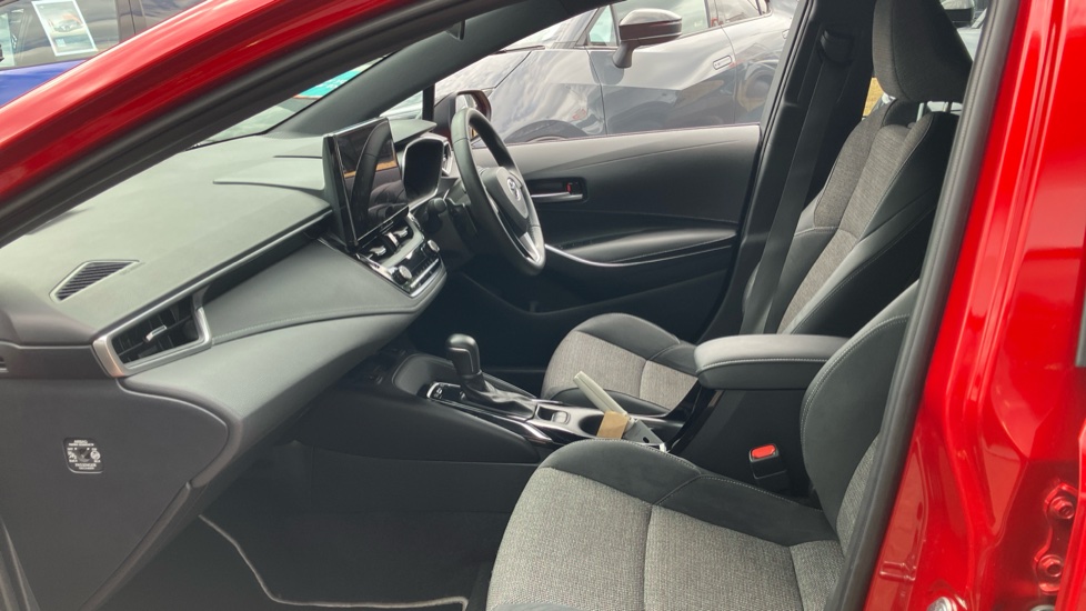 Toyota Corolla 2.0 Hybrid Design 5dr CVT Hybrid Hatchback - Image 5