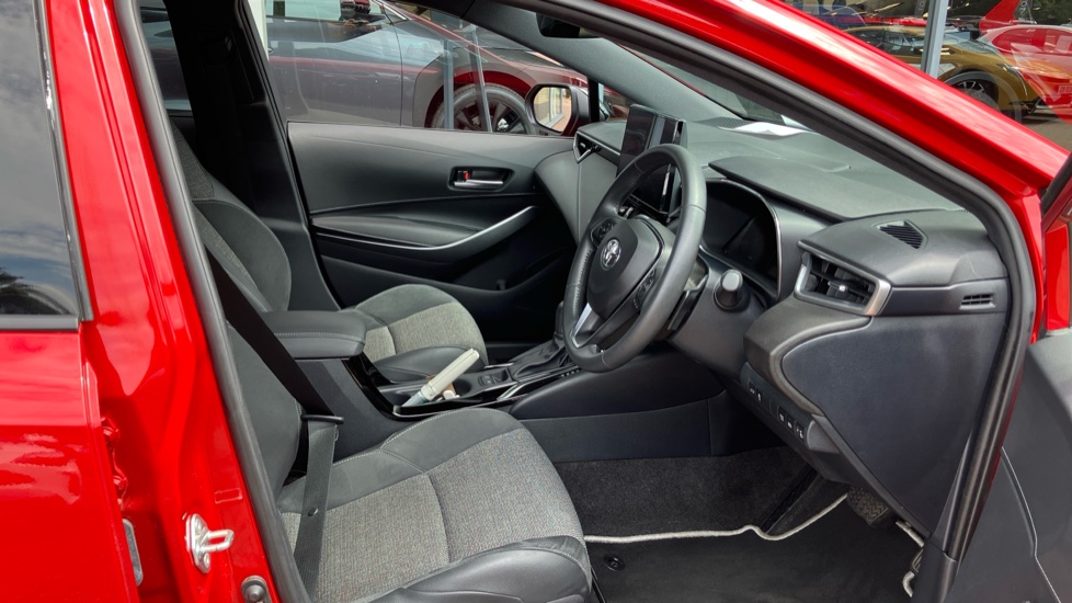 Toyota Corolla 2.0 Hybrid Design 5dr CVT Hybrid Hatchback - Image 12