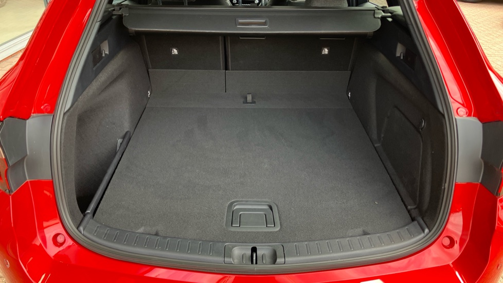 Toyota Corolla 2.0 Hybrid Design 5dr CVT Hybrid Hatchback - Image 13