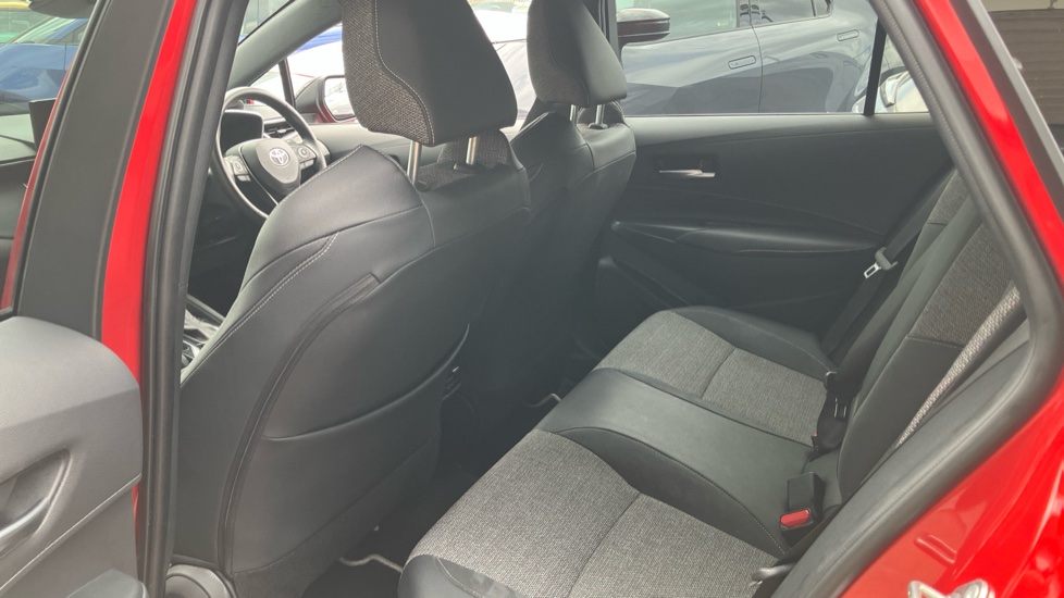 Toyota Corolla 2.0 Hybrid Design 5dr CVT Hybrid Hatchback - Image 15