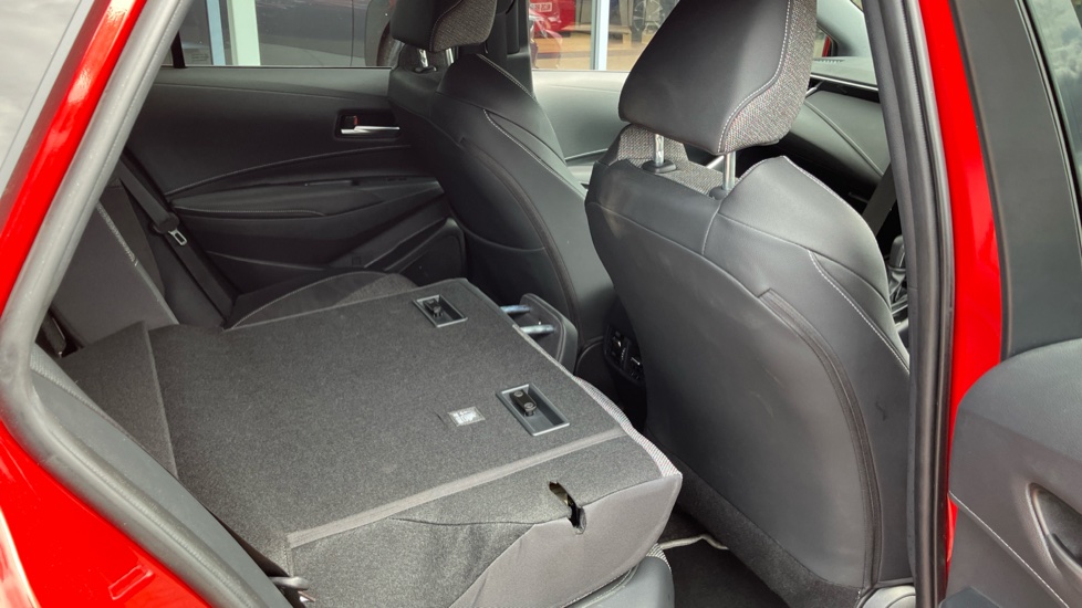 Toyota Corolla 2.0 Hybrid Design 5dr CVT Hybrid Hatchback - Image 18