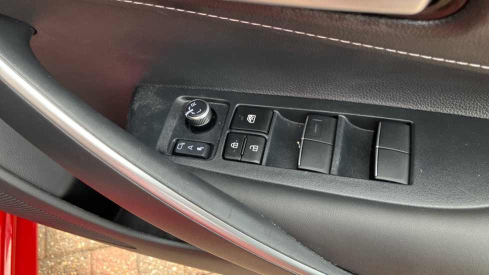 Toyota Corolla 2.0 Hybrid Design 5dr CVT Hybrid Hatchback - Image 35