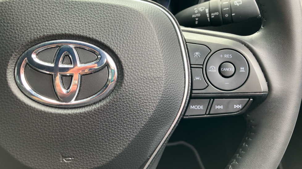 Toyota Corolla 2.0 Hybrid Design 5dr CVT Hybrid Hatchback - Image 37