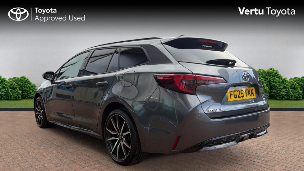 Toyota Corolla 2.0 Hybrid 178 GR Sport 5dr CVT Hybrid Estate - Image 4