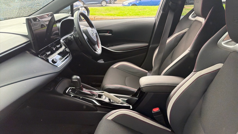 Toyota Corolla 2.0 Hybrid 178 GR Sport 5dr CVT Hybrid Estate - Image 5