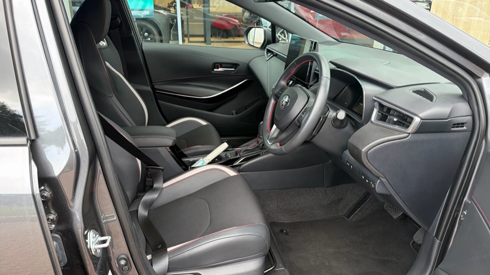 Toyota Corolla 2.0 Hybrid 178 GR Sport 5dr CVT Hybrid Estate - Image 12