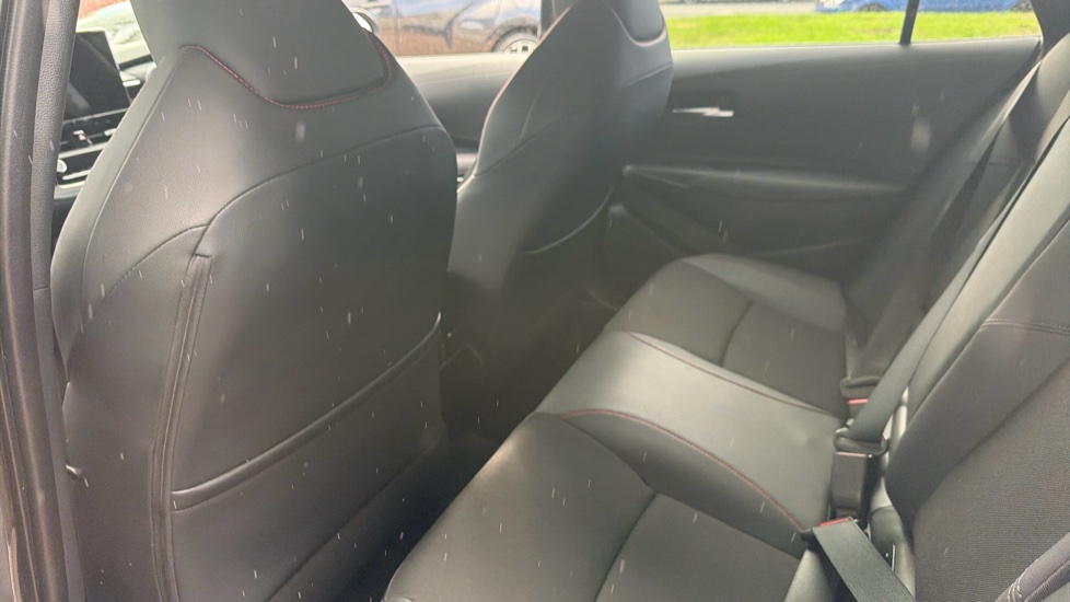 Toyota Corolla 2.0 Hybrid 178 GR Sport 5dr CVT Hybrid Estate - Image 15