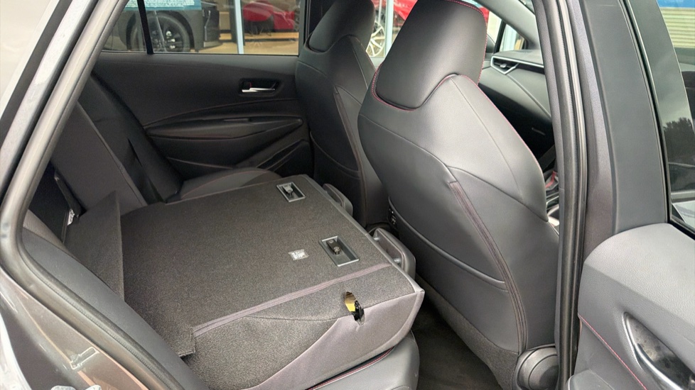 Toyota Corolla 2.0 Hybrid 178 GR Sport 5dr CVT Hybrid Estate - Image 18