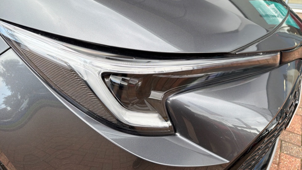 Toyota Corolla 2.0 Hybrid 178 GR Sport 5dr CVT Hybrid Estate - Image 20