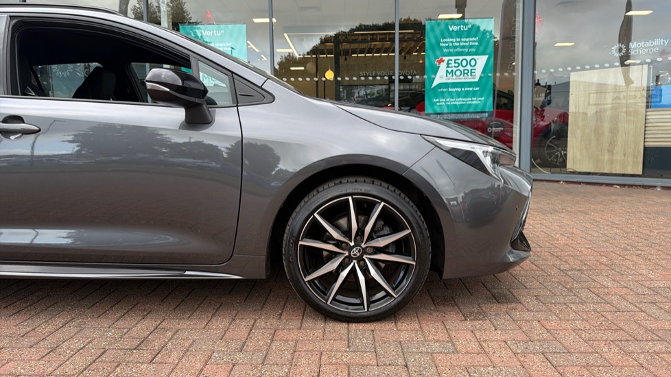 Toyota Corolla 2.0 Hybrid 178 GR Sport 5dr CVT Hybrid Estate - Image 25