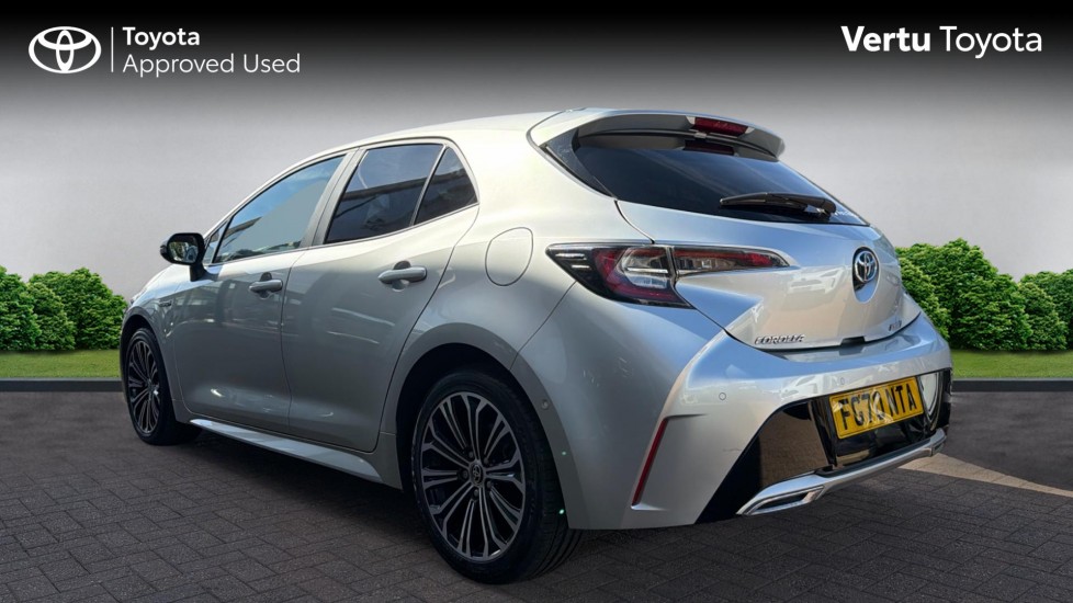 Toyota Corolla 2.0 VVT-i Hybrid Design 5dr CVT Hybrid Hatchback - Image 4