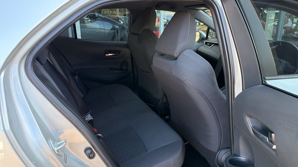 Toyota Corolla 2.0 VVT-i Hybrid Design 5dr CVT Hybrid Hatchback - Image 8