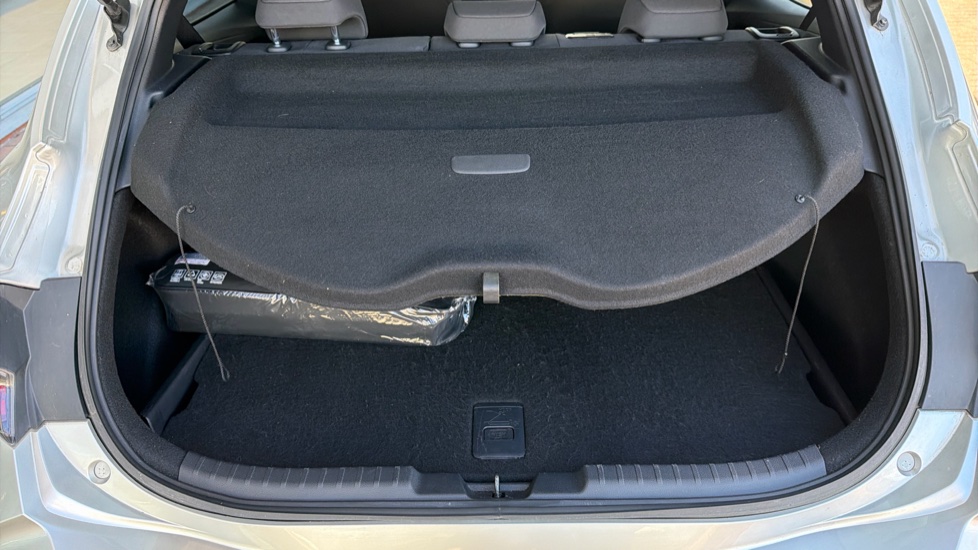 Toyota Corolla 2.0 VVT-i Hybrid Design 5dr CVT Hybrid Hatchback - Image 13