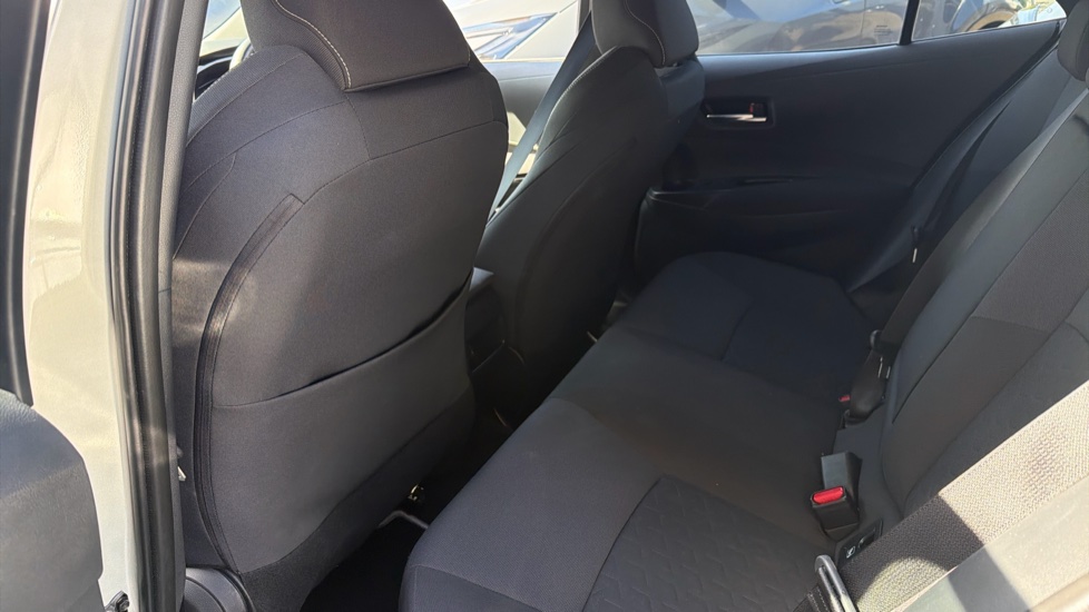 Toyota Corolla 2.0 VVT-i Hybrid Design 5dr CVT Hybrid Hatchback - Image 15
